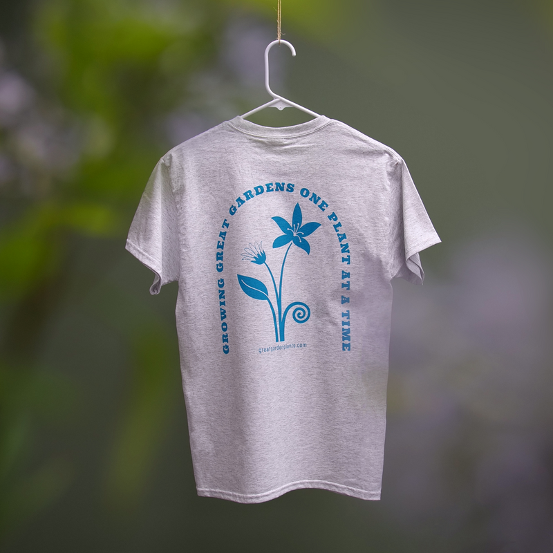 T-shirt gris Great Garden Plants accroché au mur